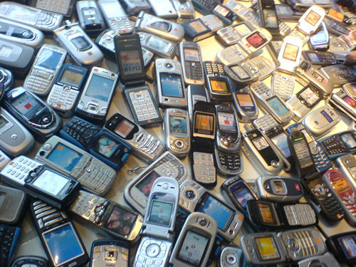 Los telefonos celulares junto a los PCs son populares entre los desechos