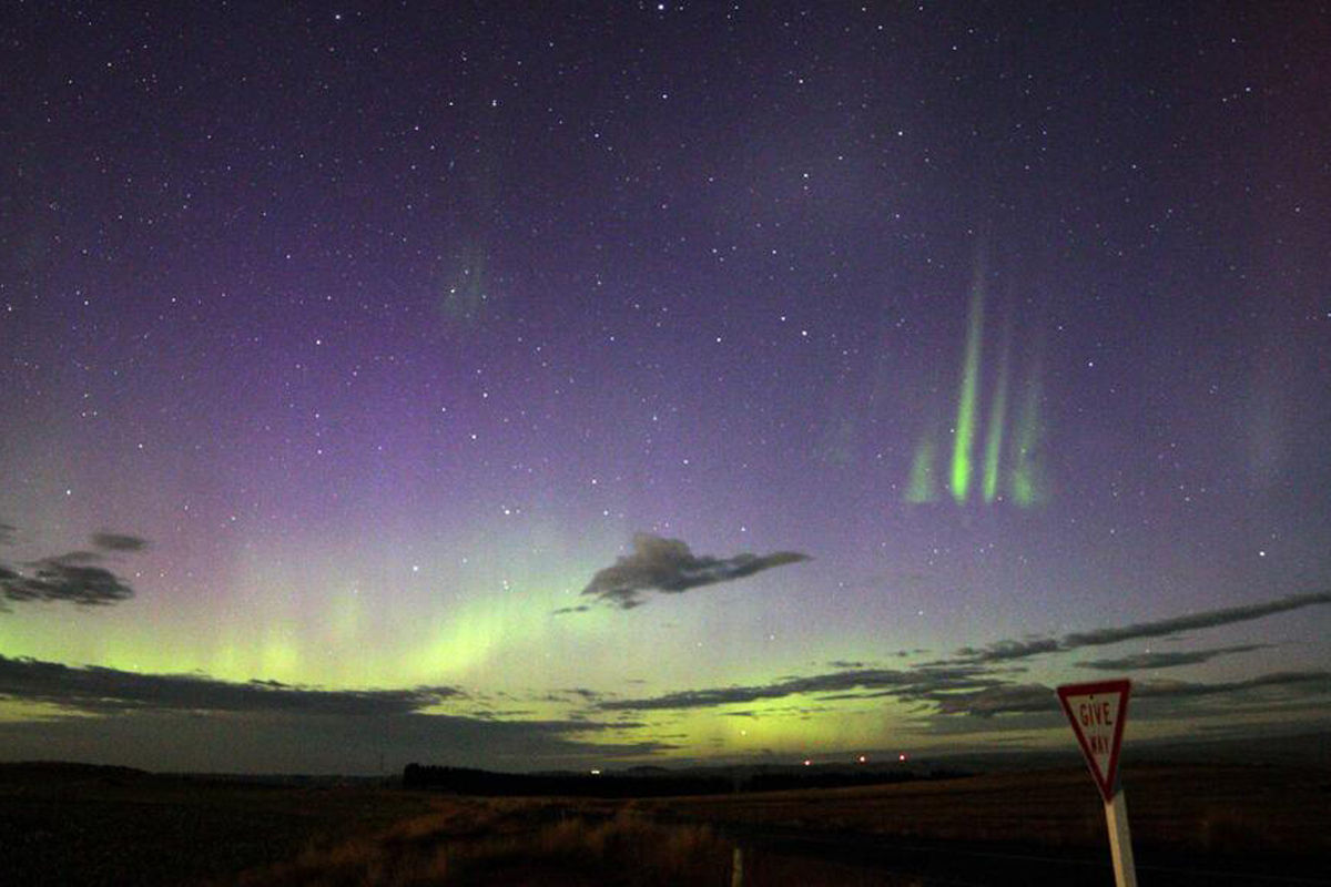 Impresionante aurora austral ilumina el cielo de Nueva Zelandia